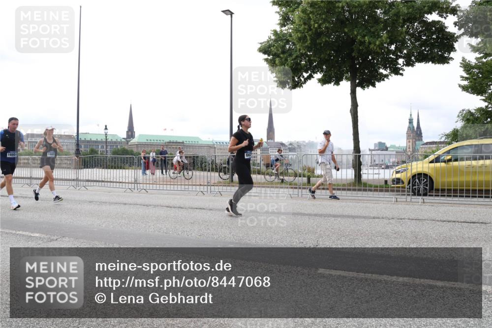 29.06.2025 - hella hamburg halbmarathon Lena Gebhardt http://msf.ph/oto/8447068 29.06.2025 10:30:13 Lombardsbrücke 16604, 1097, 1547, 1694, 2302, 2699, 2901, 3443, 3573, 3613, 4575, 4580, 4819, 5063, 5322, 6598, 6616, 6626, 8388, 8792, 8941, 9095, 10162, 10880, 11376, 12305, 12349, 12350, 12504, 12537, 12687, 12688, 12710, 13031, 13418, 13810, 14304, 14421, 15266, 15789, 15938, 16182, 16504, 16601, 16604, 16735, 16769, 16864, 17529, 18046, 18385, 18503, 18671 meine-sportfotos.de