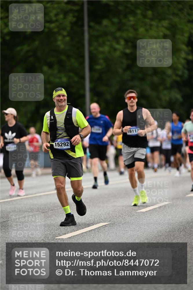 29.06.2025 - hella hamburg halbmarathon Dr. Thomas Lammeyer http://msf.ph/oto/8447072 29.06.2025 10:58:34 Kennedybrücke 1017, 1744, 2079, 2372, 2600, 2761, 3187, 3249, 3364, 4323, 4685, 4720, 4801, 4838, 5309, 5514, 5804, 5933, 5993, 6468, 6583, 6987, 7614, 7946, 8924, 9130, 9138, 9503, 9771, 10207, 11390 meine-sportfotos.de