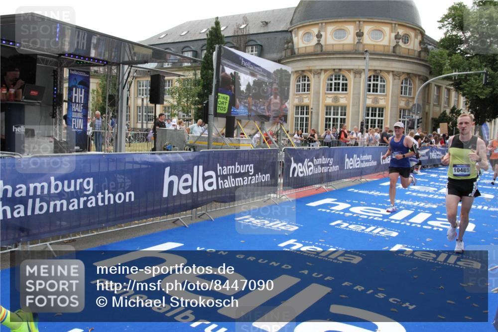 29.06.2025 - hella hamburg halbmarathon Michael Strokosch http://msf.ph/oto/8447090 29.06.2025 10:28:06 Ziel 10106, 10485, 12189, 13383, 14757, 15883, 17488 meine-sportfotos.de