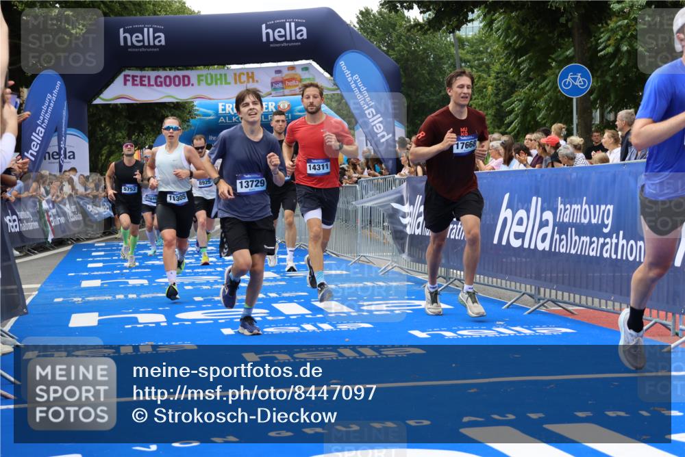 29.06.2025 - hella hamburg halbmarathon Strokosch-Dieckow http://msf.ph/oto/8447097 29.06.2025 10:39:13 Ziel 1445, 2044, 3282, 4565, 4759, 5752, 6037, 8319, 8925, 11305, 12046, 12137, 13479, 13729, 14311, 15556, 16656, 17646, 17668, 18149, 18547 meine-sportfotos.de