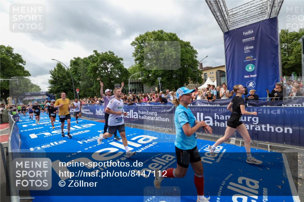 29.06.2025 - hella hamburg halbmarathon Zöllner http://msf.ph/oto/8447112 29.06.2025 10:57:59 Ziel 1200, 2025, 2806, 2883, 3093, 3575, 4579, 6531, 7138, 7159, 7189, 8089, 9820, 11394, 12378, 13376, 13465, 14881, 15349, 15527, 17543, 18492, 18762 meine-sportfotos.de