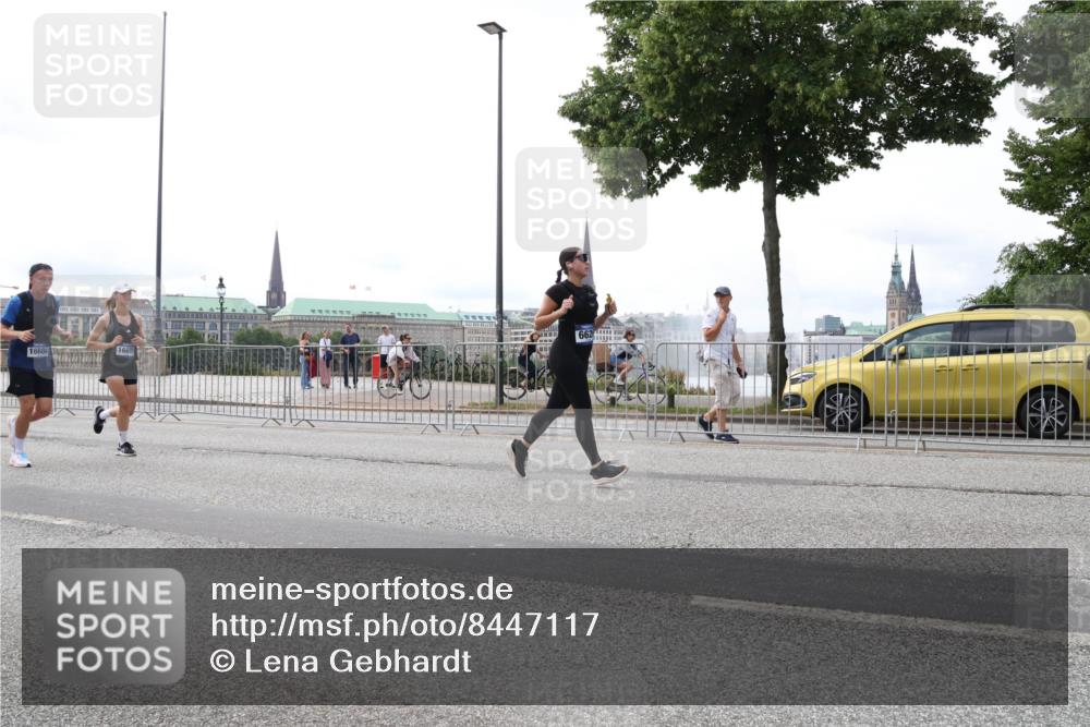 29.06.2025 - hella hamburg halbmarathon Lena Gebhardt http://msf.ph/oto/8447117 29.06.2025 10:30:13 Lombardsbrücke 16604, 1660, 1097, 1547, 1694, 2302, 2699, 2901, 3443, 3573, 3613, 4575, 4580, 4819, 5063, 5322, 6598, 6616, 6626, 8388, 8792, 8941, 9095, 10162, 10880, 11376, 12305, 12349, 12350, 12504, 12537, 12687, 12688, 12710, 13031, 13418, 13810, 14304, 14421, 15266, 15789, 15938, 16182, 16504, 16601, 16604, 16735, 16769, 16864, 17529, 18046, 18385, 18503, 18671 meine-sportfotos.de