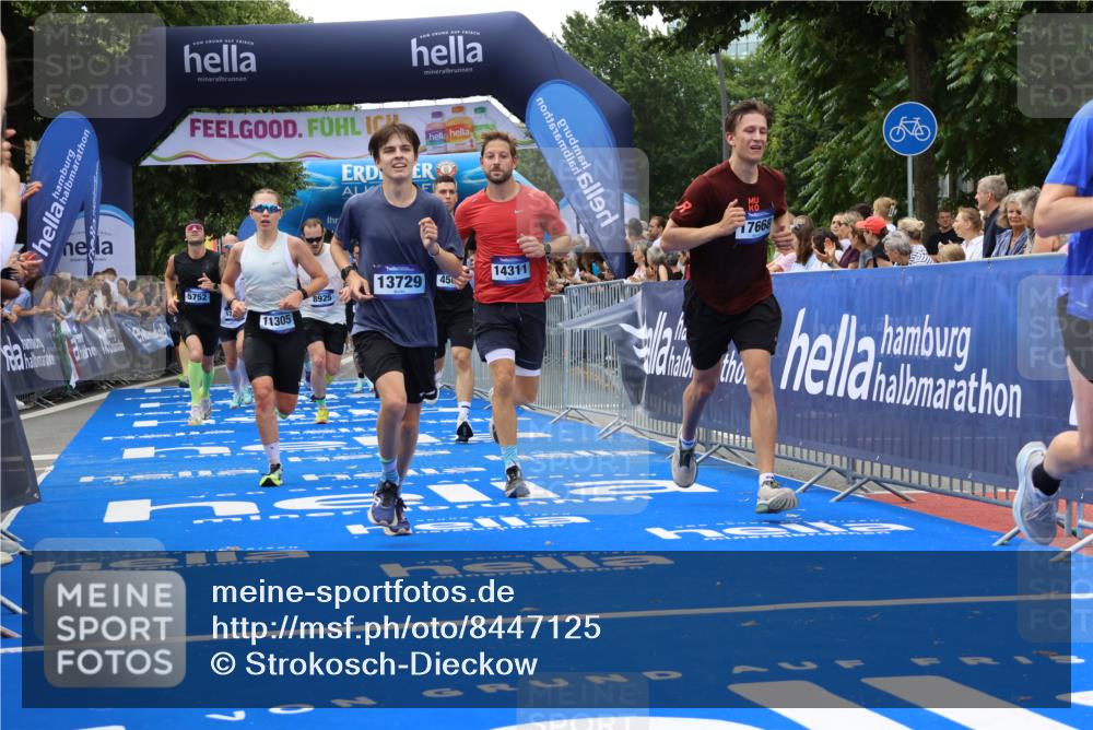 29.06.2025 - hella hamburg halbmarathon Strokosch-Dieckow http://msf.ph/oto/8447125 29.06.2025 10:39:13 Ziel 1445, 2044, 3282, 4565, 4759, 5752, 6037, 8319, 8925, 11305, 12046, 12137, 13479, 13729, 14311, 15556, 16656, 17646, 17668, 18149, 18547 meine-sportfotos.de