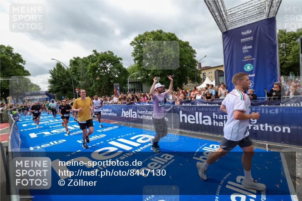 29.06.2025 - hella hamburg halbmarathon Zöllner http://msf.ph/oto/8447130 29.06.2025 10:57:59 Ziel 1200, 2025, 2806, 2883, 3093, 3575, 4579, 6531, 7138, 7159, 7189, 8089, 9820, 11394, 12378, 13376, 13465, 14881, 15349, 15527, 17543, 18492, 18762 meine-sportfotos.de
