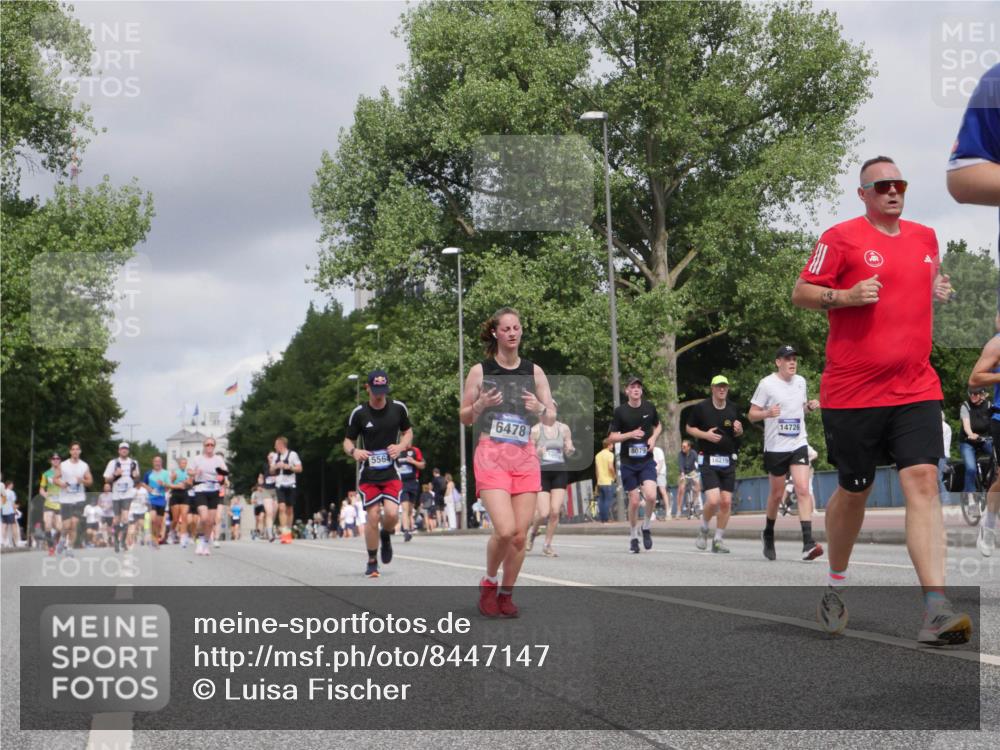 29.06.2025 - hella hamburg halbmarathon Luisa Fischer http://msf.ph/oto/8447147 29.06.2025 10:29:22 Kennedybrücke 5564, 6478, 8079, 10219, 14726, 3765, 4378, 5028, 5564, 6478, 7069, 8079, 8881, 10219, 10845, 10846 meine-sportfotos.de