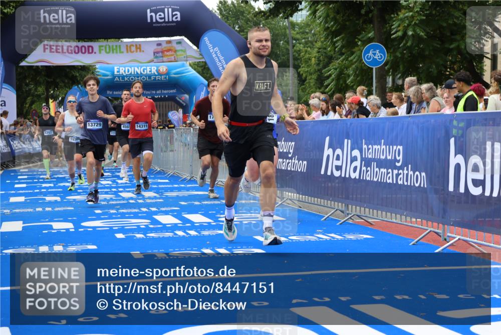 29.06.2025 - hella hamburg halbmarathon Strokosch-Dieckow http://msf.ph/oto/8447151 29.06.2025 10:39:12 Ziel 1445, 2044, 3282, 4565, 4759, 5752, 6037, 6686, 6687, 8319, 8925, 11305, 11619, 12046, 12137, 13479, 13729, 14311, 15556, 16656, 17646, 17668, 18149, 18547 meine-sportfotos.de