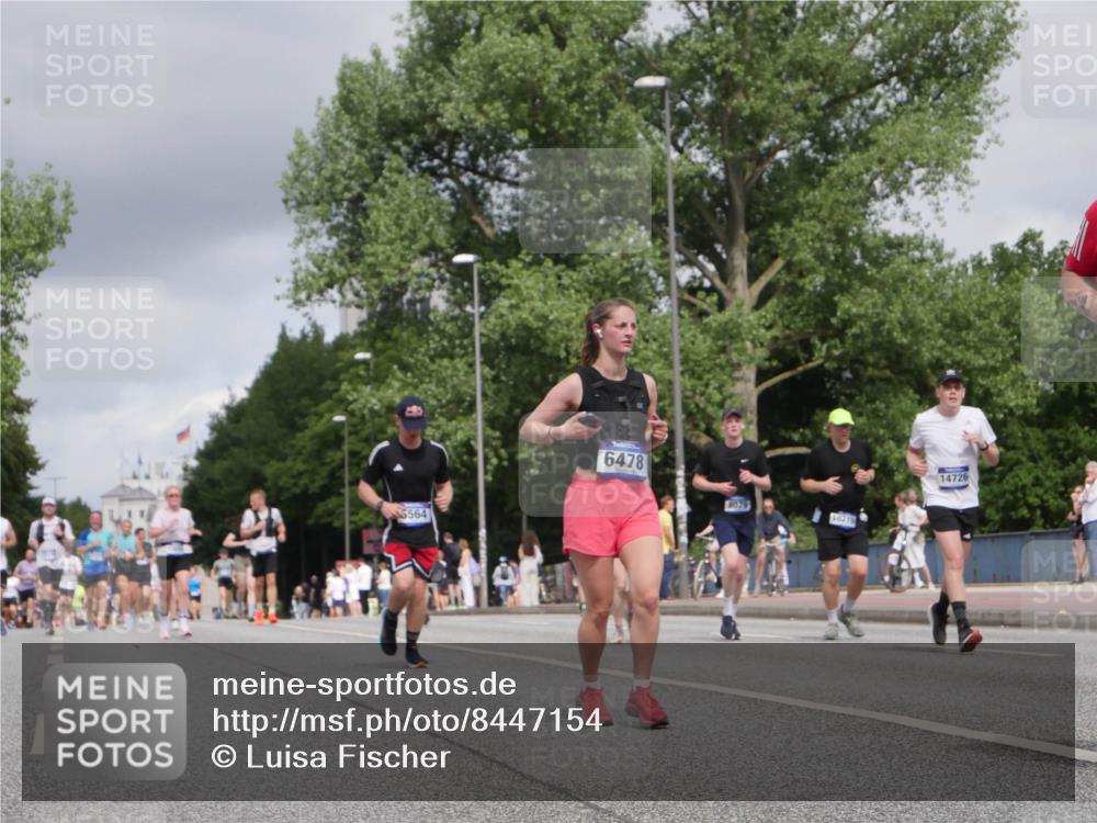 29.06.2025 - hella hamburg halbmarathon Luisa Fischer http://msf.ph/oto/8447154 29.06.2025 10:29:22 Kennedybrücke 5564, 6478, 8079, 10219, 14726, 3765, 4378, 5028, 5564, 6478, 7069, 8079, 8881, 10219, 10845, 10846 meine-sportfotos.de