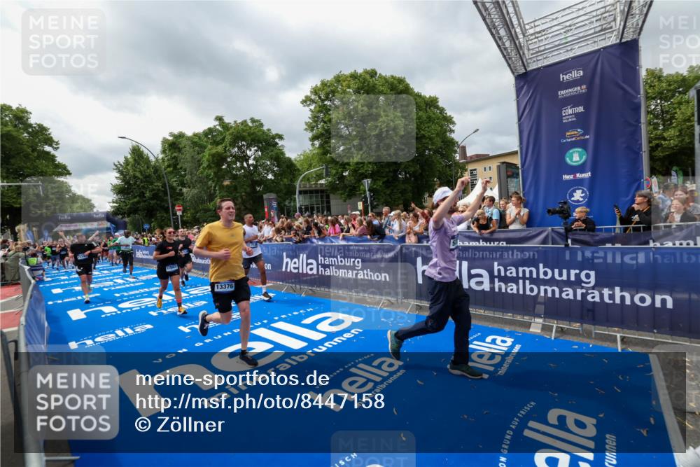 29.06.2025 - hella hamburg halbmarathon Zöllner http://msf.ph/oto/8447158 29.06.2025 10:57:59 Ziel 1200, 2025, 2806, 2883, 3093, 3575, 4579, 6531, 7138, 7159, 7189, 8089, 9820, 11394, 12378, 13376, 13465, 14881, 15349, 15527, 17543, 18492, 18762 meine-sportfotos.de