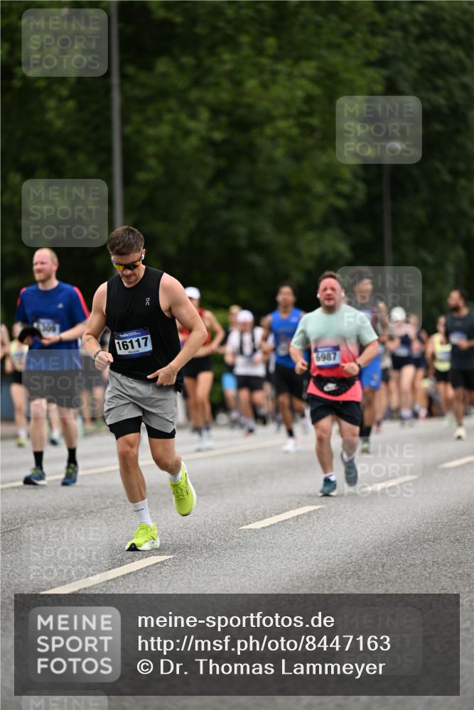 29.06.2025 - hella hamburg halbmarathon Dr. Thomas Lammeyer http://msf.ph/oto/8447163 29.06.2025 10:58:36 Kennedybrücke 1017, 1744, 2079, 2372, 2600, 2761, 3187, 3249, 3364, 4323, 4685, 4720, 4838, 5309, 5514, 5804, 5856, 5933, 5993, 6468, 6583, 6987, 7614, 7946, 7986, 9130, 9138, 9503, 9771, 10207, 11390 meine-sportfotos.de