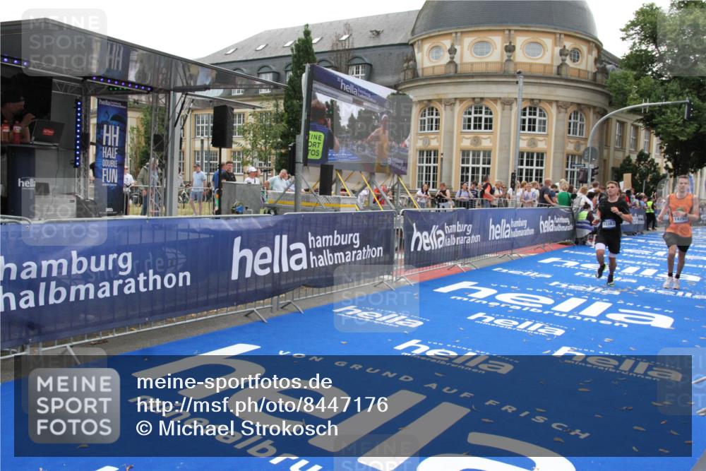 29.06.2025 - hella hamburg halbmarathon Michael Strokosch http://msf.ph/oto/8447176 29.06.2025 10:28:07 Ziel 10485, 12189, 13383, 14757, 15883, 17488 meine-sportfotos.de