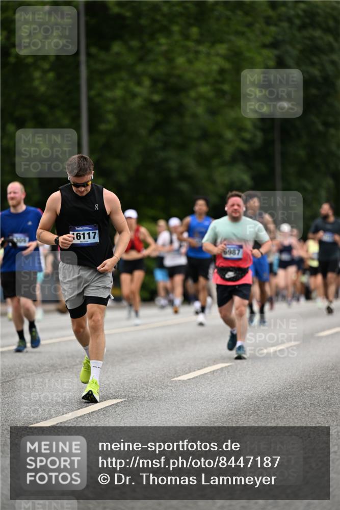 29.06.2025 - hella hamburg halbmarathon Dr. Thomas Lammeyer http://msf.ph/oto/8447187 29.06.2025 10:58:36 Kennedybrücke 1017, 1744, 2079, 2372, 2600, 2761, 3187, 3249, 3364, 4323, 4685, 4720, 4838, 5309, 5514, 5804, 5856, 5933, 5993, 6468, 6583, 6987, 7614, 7946, 7986, 9130, 9138, 9503, 9771, 10207, 11390 meine-sportfotos.de