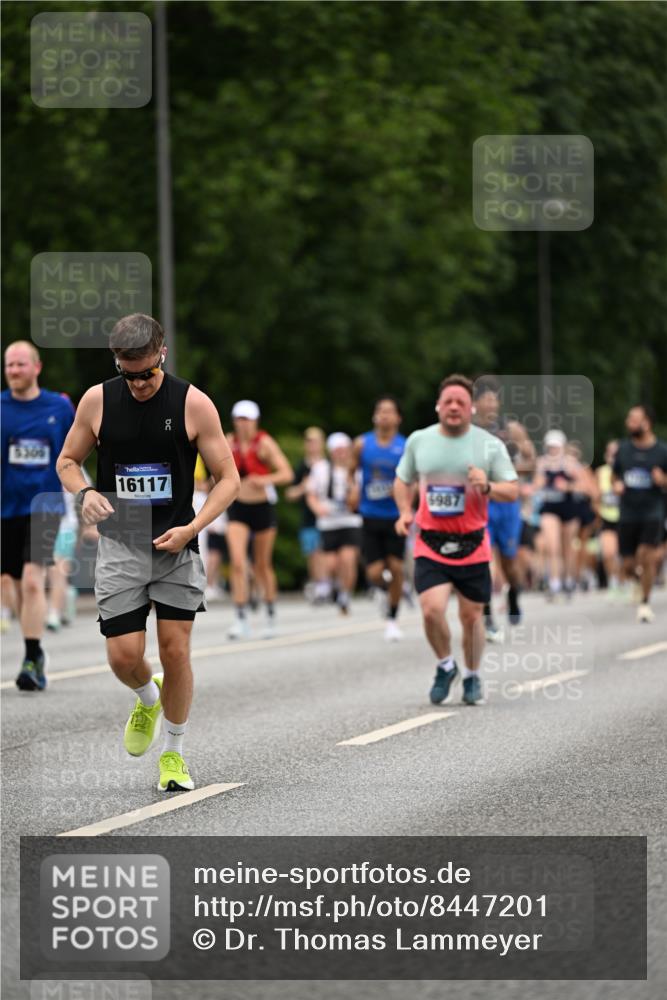 29.06.2025 - hella hamburg halbmarathon Dr. Thomas Lammeyer http://msf.ph/oto/8447201 29.06.2025 10:58:36 Kennedybrücke 1017, 1744, 2079, 2372, 2600, 2761, 3187, 3249, 3364, 4323, 4685, 4720, 4838, 5309, 5514, 5804, 5856, 5933, 5993, 6468, 6583, 6987, 7614, 7946, 7986, 9130, 9138, 9503, 9771, 10207, 11390 meine-sportfotos.de