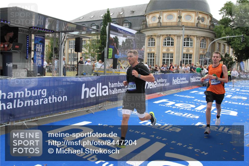 29.06.2025 - hella hamburg halbmarathon Michael Strokosch http://msf.ph/oto/8447204 29.06.2025 10:28:09 Ziel 13383, 14757, 15883, 17488 meine-sportfotos.de