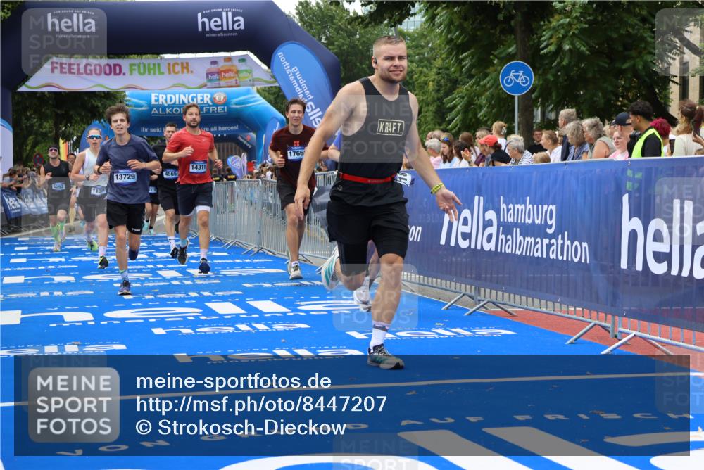 29.06.2025 - hella hamburg halbmarathon Strokosch-Dieckow http://msf.ph/oto/8447207 29.06.2025 10:39:12 Ziel 1445, 2044, 3282, 4565, 4759, 5752, 6037, 6686, 6687, 8319, 8925, 11305, 11619, 12046, 12137, 13479, 13729, 14311, 15556, 16656, 17646, 17668, 18149, 18547 meine-sportfotos.de