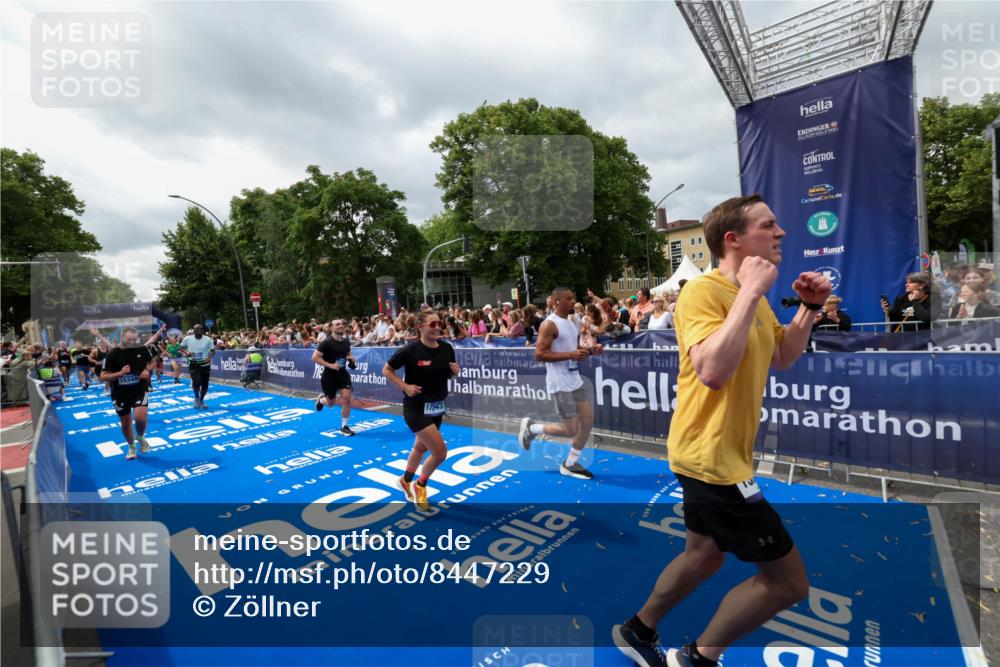 29.06.2025 - hella hamburg halbmarathon Zöllner http://msf.ph/oto/8447229 29.06.2025 10:58:00 Ziel 1200, 2025, 2883, 3093, 3575, 4579, 6531, 7138, 7159, 7189, 8089, 9820, 11394, 12378, 13376, 13465, 14881, 15090, 15349, 15527, 17543, 18762 meine-sportfotos.de