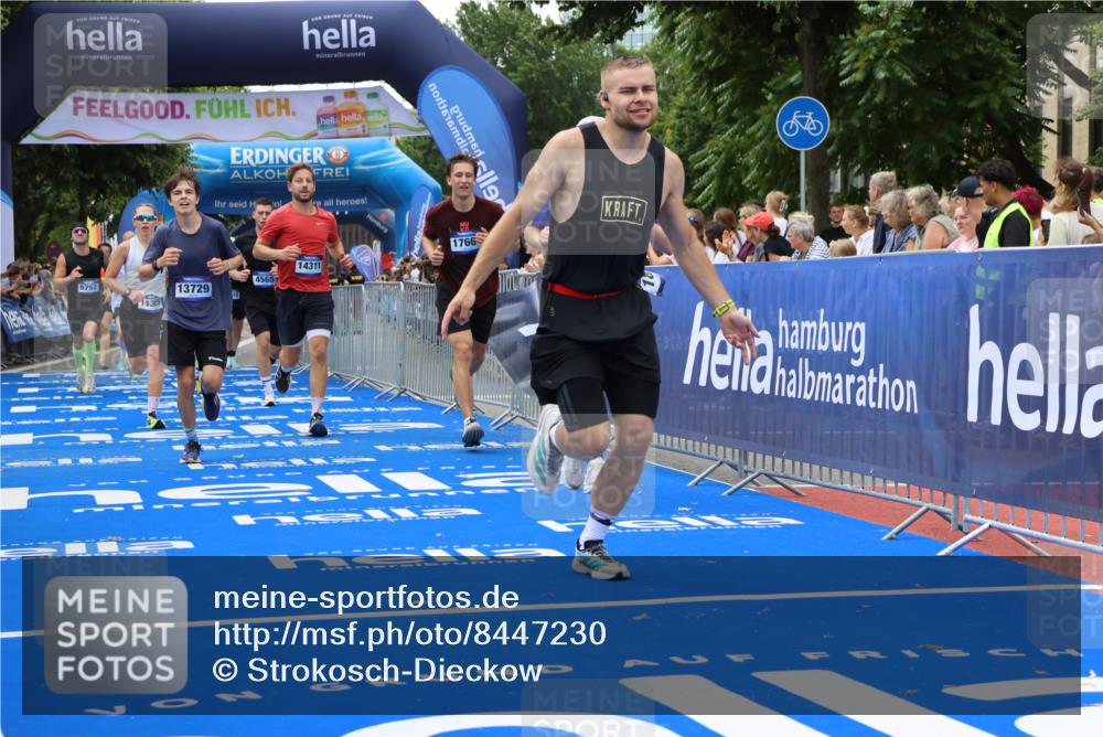 29.06.2025 - hella hamburg halbmarathon Strokosch-Dieckow http://msf.ph/oto/8447230 29.06.2025 10:39:12 Ziel 1445, 2044, 3282, 4565, 4759, 5752, 6037, 6686, 6687, 8319, 8925, 11305, 11619, 12046, 12137, 13479, 13729, 14311, 15556, 16656, 17646, 17668, 18149, 18547 meine-sportfotos.de