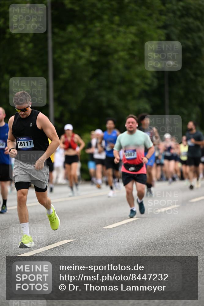 29.06.2025 - hella hamburg halbmarathon Dr. Thomas Lammeyer http://msf.ph/oto/8447232 29.06.2025 10:58:36 Kennedybrücke 1017, 1744, 2079, 2372, 2600, 2761, 3187, 3249, 3364, 4323, 4685, 4720, 4838, 5309, 5514, 5804, 5856, 5933, 5993, 6468, 6583, 6987, 7614, 7946, 7986, 9130, 9138, 9503, 9771, 10207, 11390 meine-sportfotos.de