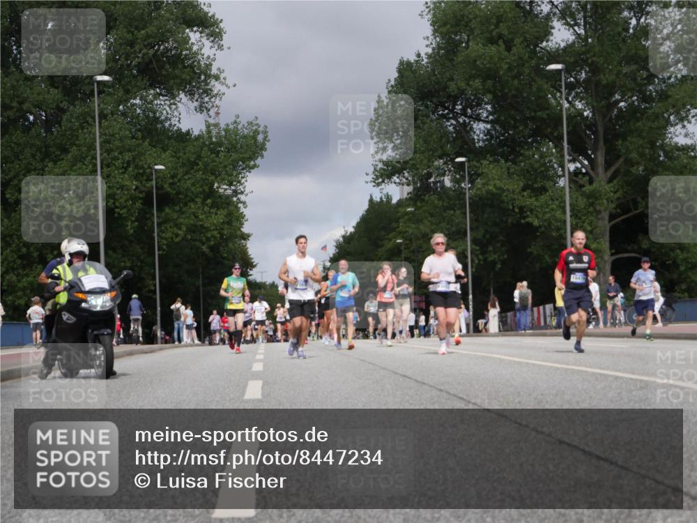 29.06.2025 - hella hamburg halbmarathon Luisa Fischer http://msf.ph/oto/8447234 29.06.2025 10:29:27 Kennedybrücke 16479, 5497, 5564, 6478, 7069, 8079, 8881, 9573, 10219, 10845, 10846 meine-sportfotos.de
