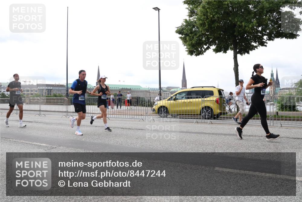 29.06.2025 - hella hamburg halbmarathon Lena Gebhardt http://msf.ph/oto/8447244 29.06.2025 10:30:14 Lombardsbrücke 1804, 1660, 66, 1097, 1547, 1694, 2302, 2699, 2901, 3443, 3573, 3613, 4575, 4580, 4819, 5063, 5322, 6598, 6616, 6626, 8388, 8792, 8941, 9095, 10162, 10880, 11376, 12305, 12349, 12350, 12504, 12537, 12687, 12688, 12710, 13031, 13418, 14304, 14421, 15266, 15789, 15938, 16182, 16504, 16601, 16604, 16735, 16769, 16864, 17529, 18046, 18503, 18671 meine-sportfotos.de