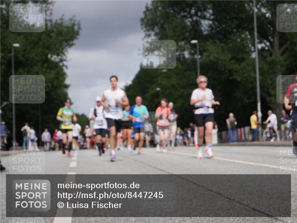 29.06.2025 - hella hamburg halbmarathon Luisa Fischer http://msf.ph/oto/8447245 29.06.2025 10:29:27 Kennedybrücke 5497, 5564, 6478, 7069, 8079, 8881, 9573, 10219, 10845, 10846 meine-sportfotos.de