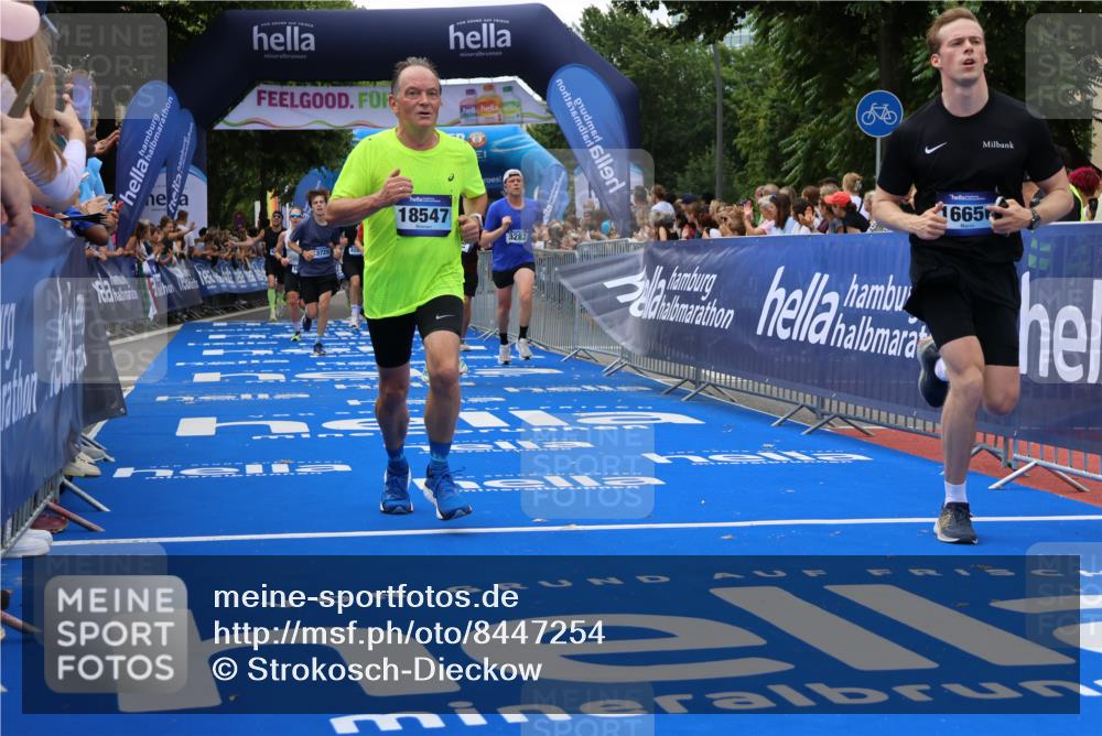 29.06.2025 - hella hamburg halbmarathon Strokosch-Dieckow http://msf.ph/oto/8447254 29.06.2025 10:39:10 Ziel 1445, 2044, 3282, 4565, 4759, 5752, 6686, 6687, 8319, 8925, 11305, 11619, 12046, 12137, 13479, 13729, 14311, 15556, 16656, 16820, 17646, 17668, 18149, 18547 meine-sportfotos.de
