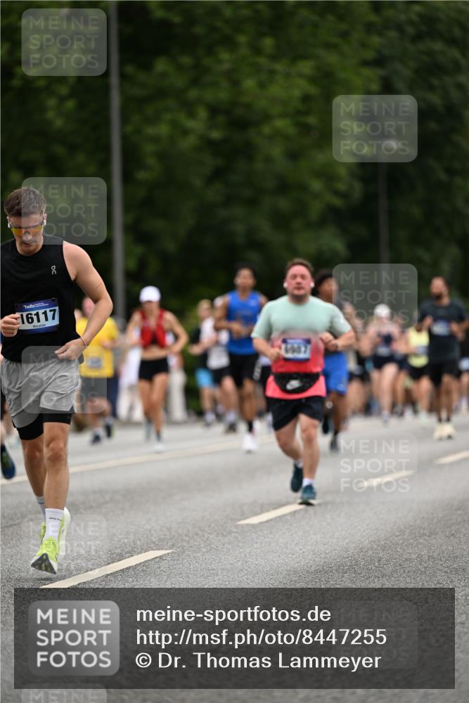 29.06.2025 - hella hamburg halbmarathon Dr. Thomas Lammeyer http://msf.ph/oto/8447255 29.06.2025 10:58:37 Kennedybrücke 1744, 2372, 2600, 2761, 3187, 3249, 3364, 4323, 4685, 4720, 4838, 5309, 5514, 5804, 5856, 5933, 5993, 6468, 6583, 6987, 7614, 7946, 7986, 9130, 9138, 9503, 9771, 10207 meine-sportfotos.de