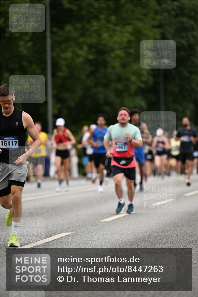 29.06.2025 - hella hamburg halbmarathon Dr. Thomas Lammeyer http://msf.ph/oto/8447263 29.06.2025 10:58:37 Kennedybrücke 1744, 2372, 2600, 2761, 3187, 3249, 3364, 4323, 4685, 4720, 4838, 5309, 5514, 5804, 5856, 5933, 5993, 6468, 6583, 6987, 7614, 7946, 7986, 9130, 9138, 9503, 9771, 10207 meine-sportfotos.de