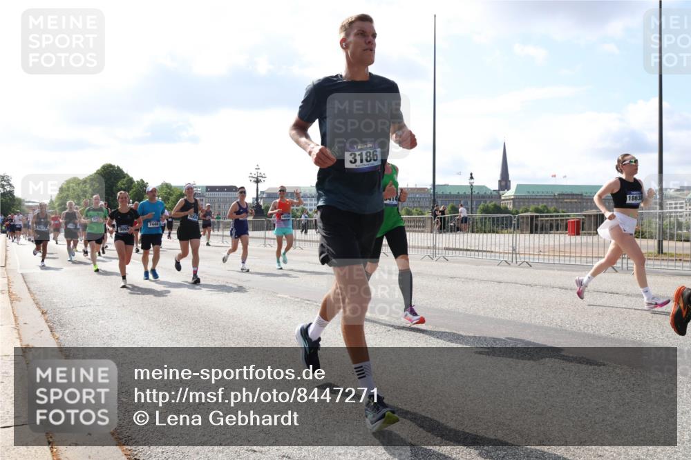 29.06.2025 - hella hamburg halbmarathon Lena Gebhardt http://msf.ph/oto/8447271 29.06.2025 09:53:36 Lombardsbrücke 97, 9965, 7448, 3186, 18638, 1466, 1558, 1735, 1750, 1759, 2234, 2270, 2365, 2402, 2516, 2623, 2823, 2890, 2937, 3004, 3146, 3186, 3414, 4091, 4140, 4247, 4310, 4553, 4949, 4997, 5022, 5115, 5132, 5362, 5460, 5532, 5623, 5624, 5650, 5692, 6071, 6081, 6203, 6282, 6309, 6375, 6388, 6460, 6575, 6903, 7204, 7322, 7385, 7448, 7450, 7480, 7765, 8023, 8063, 8269, 8664, 9030, 9126, 9626, 9633, 9723, 9965, 10792, 11077, 13009 meine-sportfotos.de