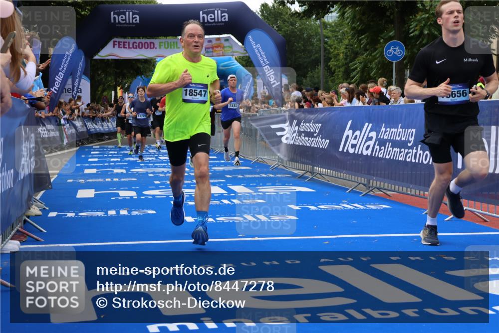 29.06.2025 - hella hamburg halbmarathon Strokosch-Dieckow http://msf.ph/oto/8447278 29.06.2025 10:39:10 Ziel 1445, 2044, 3282, 4565, 4759, 5752, 6686, 6687, 8319, 8925, 11305, 11619, 12046, 12137, 13479, 13729, 14311, 15556, 16656, 16820, 17646, 17668, 18149, 18547 meine-sportfotos.de