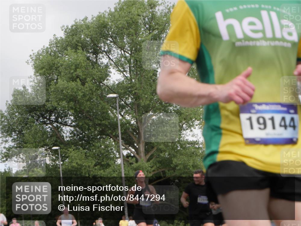 29.06.2025 - hella hamburg halbmarathon Luisa Fischer http://msf.ph/oto/8447294 29.06.2025 10:29:36 Kennedybrücke 12949, 19144, 1479, 1973, 5497, 6637, 9573, 10465 meine-sportfotos.de