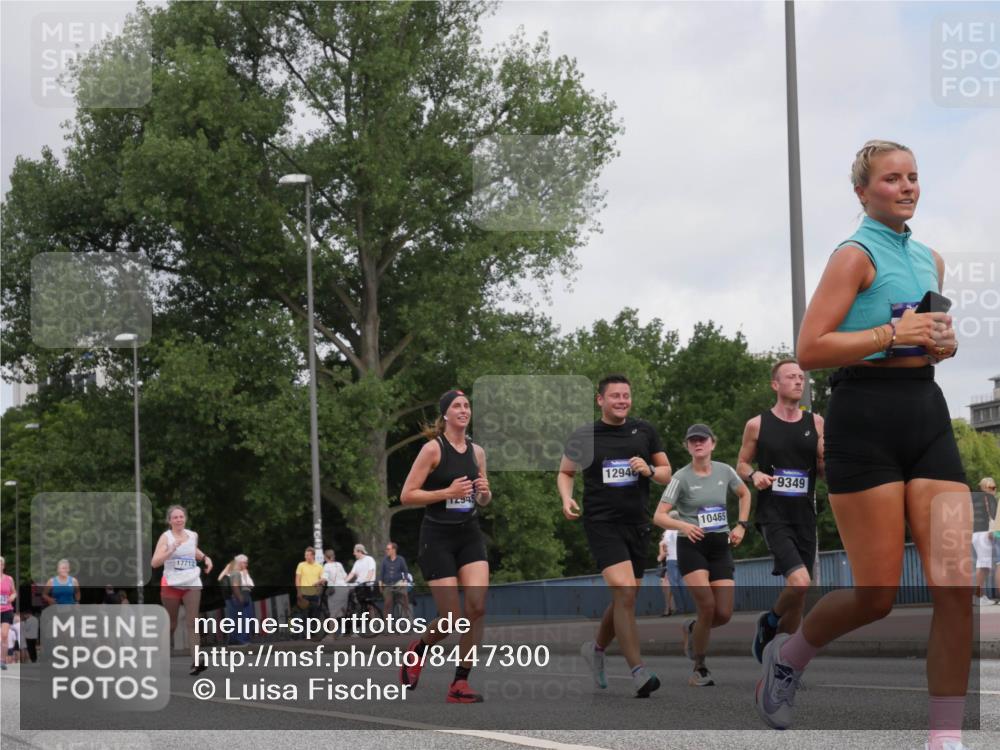 29.06.2025 - hella hamburg halbmarathon Luisa Fischer http://msf.ph/oto/8447300 29.06.2025 10:29:37 Kennedybrücke 17712, 12946, 10465, 9349, 1479, 1973, 3617, 4358, 5497, 6637, 10465 meine-sportfotos.de