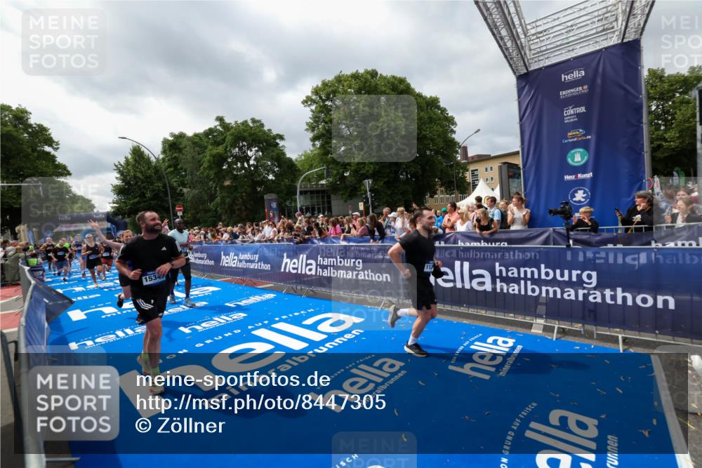 29.06.2025 - hella hamburg halbmarathon Zöllner http://msf.ph/oto/8447305 29.06.2025 10:58:02 Ziel 1200, 2025, 3093, 3141, 3575, 4579, 6531, 7138, 7159, 7189, 8089, 10036, 11394, 11832, 12378, 12773, 13465, 14881, 15090, 15349, 15527, 18762 meine-sportfotos.de