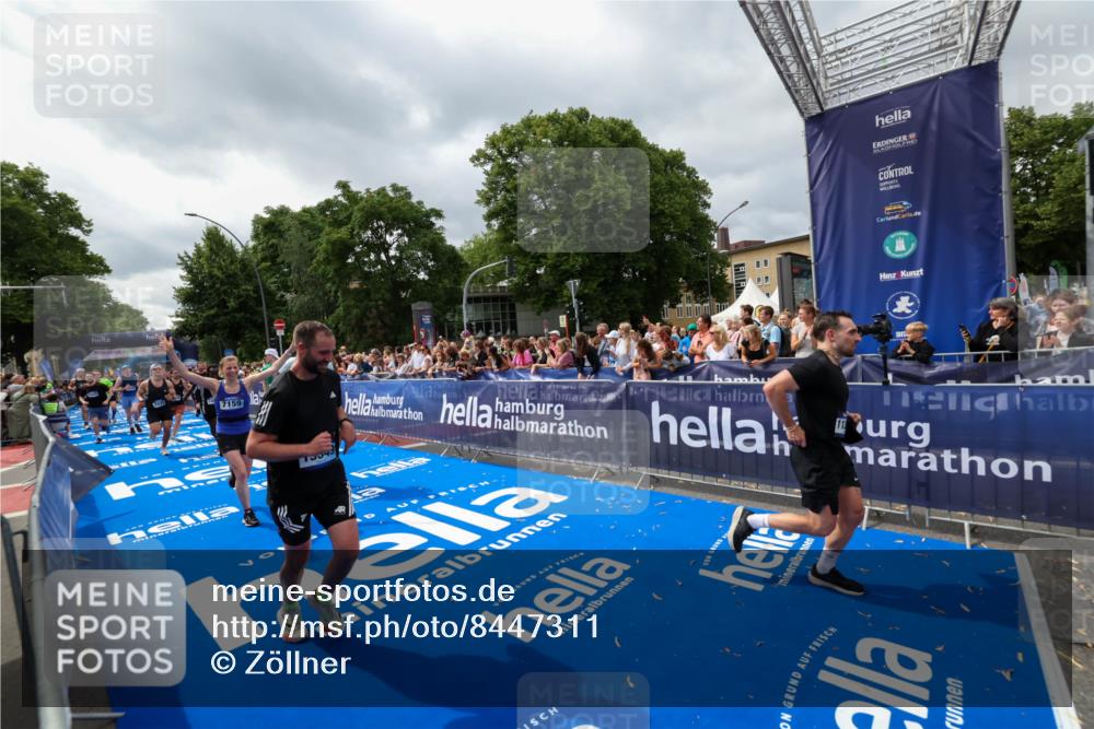 29.06.2025 - hella hamburg halbmarathon Zöllner http://msf.ph/oto/8447311 29.06.2025 10:58:02 Ziel 1200, 2025, 3093, 3141, 3575, 4579, 6531, 7138, 7159, 7189, 8089, 10036, 11394, 11832, 12378, 12773, 13465, 14881, 15090, 15349, 15527, 18762 meine-sportfotos.de