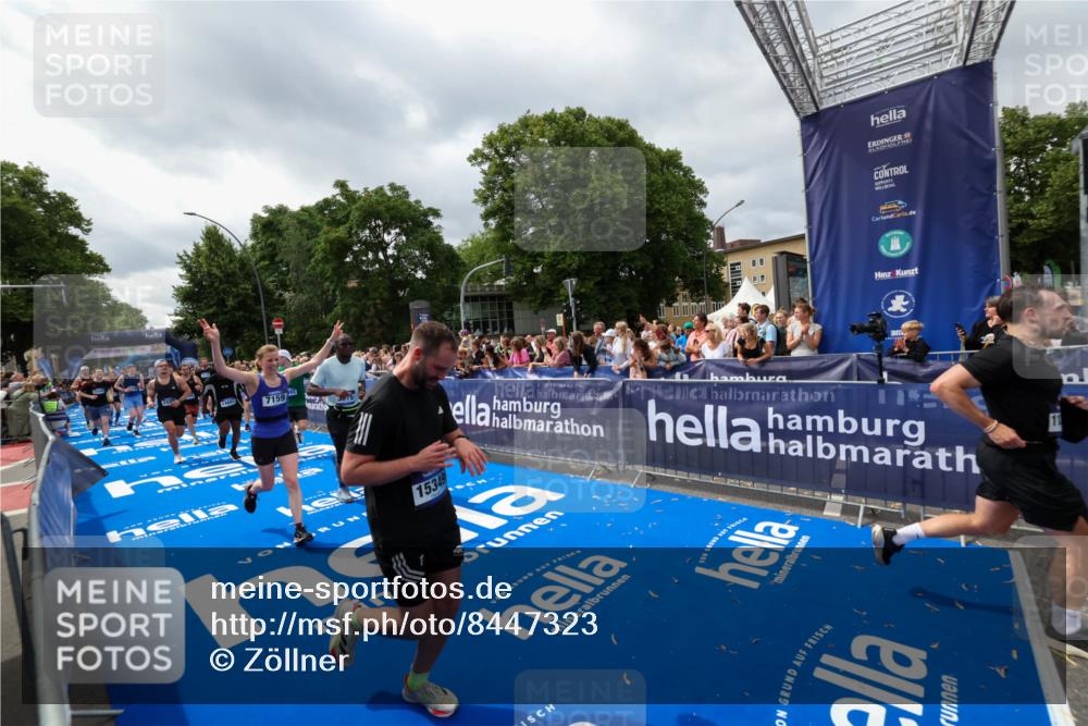 29.06.2025 - hella hamburg halbmarathon Zöllner http://msf.ph/oto/8447323 29.06.2025 10:58:02 Ziel 1200, 2025, 3093, 3141, 3575, 4579, 6531, 7138, 7159, 7189, 8089, 10036, 11394, 11832, 12378, 12773, 13465, 14881, 15090, 15349, 15527, 18762 meine-sportfotos.de