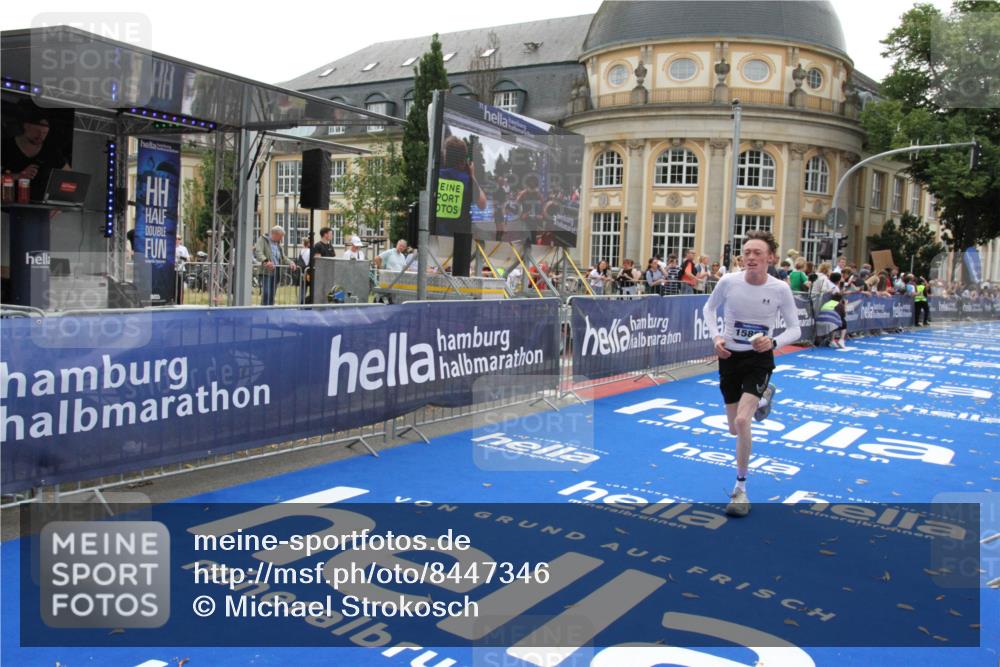 29.06.2025 - hella hamburg halbmarathon Michael Strokosch http://msf.ph/oto/8447346 29.06.2025 10:28:12 Ziel 14757, 15883 meine-sportfotos.de