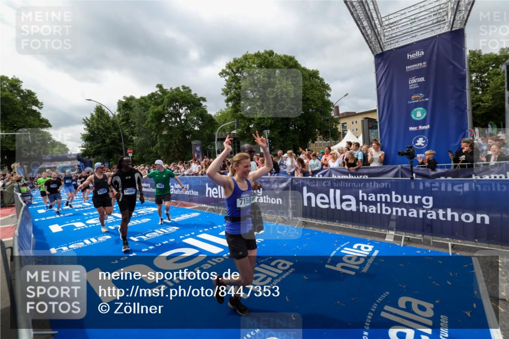 29.06.2025 - hella hamburg halbmarathon Zöllner http://msf.ph/oto/8447353 29.06.2025 10:58:03 Ziel 1200, 2025, 3093, 3141, 3575, 4579, 6531, 6892, 7159, 7189, 8089, 10036, 11394, 11832, 12378, 12773, 13465, 14881, 15090, 15349, 15527, 18762 meine-sportfotos.de
