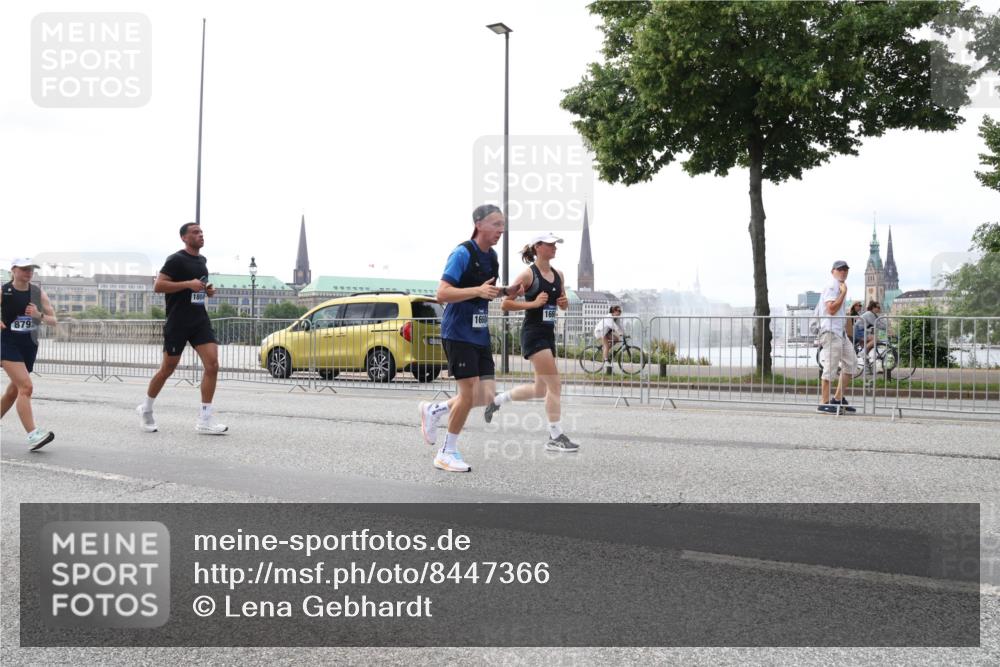 29.06.2025 - hella hamburg halbmarathon Lena Gebhardt http://msf.ph/oto/8447366 29.06.2025 10:30:15 Lombardsbrücke 8792, 16604, 1097, 1547, 1694, 2302, 2699, 2901, 3443, 3573, 3613, 4575, 4580, 4819, 5063, 5322, 6598, 6616, 6626, 8388, 8792, 8941, 9095, 10162, 10880, 11376, 12305, 12349, 12350, 12460, 12461, 12504, 12537, 12687, 12688, 12710, 13031, 13418, 14304, 14421, 15266, 15789, 15938, 16182, 16504, 16601, 16604, 16735, 16769, 16864, 17529, 18046, 18503, 18671 meine-sportfotos.de