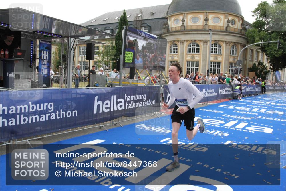 29.06.2025 - hella hamburg halbmarathon Michael Strokosch http://msf.ph/oto/8447368 29.06.2025 10:28:12 Ziel 14757, 15883 meine-sportfotos.de