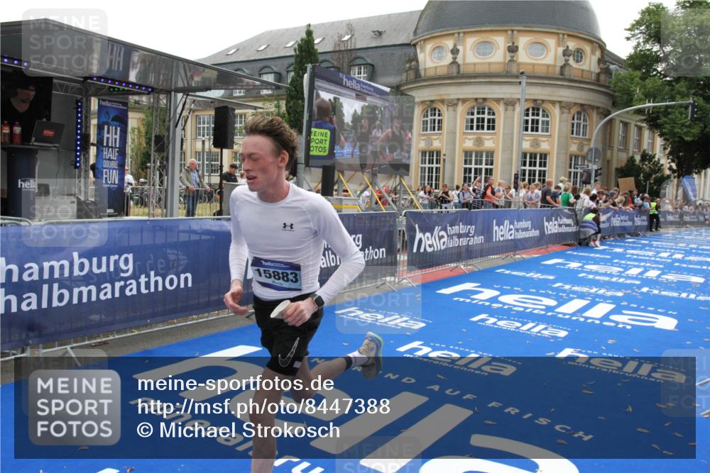 29.06.2025 - hella hamburg halbmarathon Michael Strokosch http://msf.ph/oto/8447388 29.06.2025 10:28:13 Ziel 15883 meine-sportfotos.de