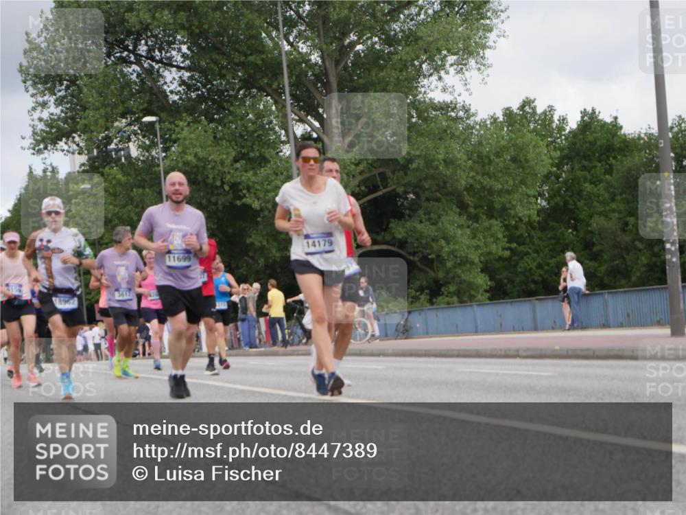 29.06.2025 - hella hamburg halbmarathon Luisa Fischer http://msf.ph/oto/8447389 29.06.2025 10:29:41 Kennedybrücke 8962, 3617, 11699, 1479, 1973, 3617, 4358, 6159, 6637, 8281, 10465 meine-sportfotos.de