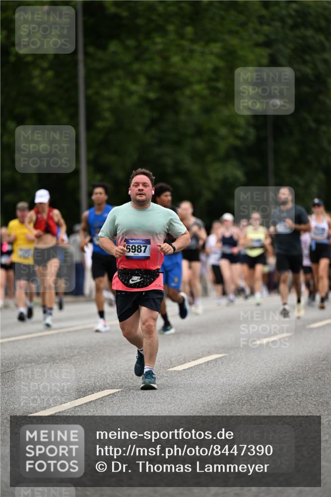 29.06.2025 - hella hamburg halbmarathon Dr. Thomas Lammeyer http://msf.ph/oto/8447390 29.06.2025 10:58:39 Kennedybrücke 2372, 2600, 2761, 3187, 3249, 3364, 4039, 4323, 4685, 4720, 4838, 5309, 5856, 5933, 6468, 6583, 6987, 7614, 7670, 7946, 7986, 9130, 9138, 9503, 9771, 10207, 11354 meine-sportfotos.de
