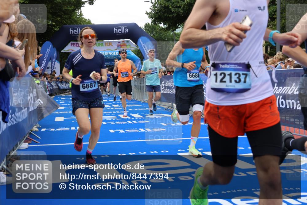 29.06.2025 - hella hamburg halbmarathon Strokosch-Dieckow http://msf.ph/oto/8447394 29.06.2025 10:39:08 Ziel 1164, 1445, 1803, 2044, 2262, 3282, 4565, 4759, 5752, 6686, 6687, 8925, 11305, 11619, 12046, 12137, 13729, 14311, 15556, 16656, 16820, 17668, 18149, 18547 meine-sportfotos.de