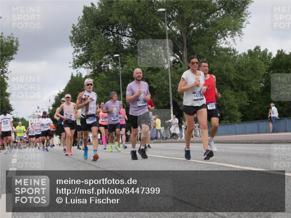 29.06.2025 - hella hamburg halbmarathon Luisa Fischer http://msf.ph/oto/8447399 29.06.2025 10:29:42 Kennedybrücke 10104, 11110, 9811, 6159, 18962, 4267, 3617, 4268, 11699, 14179, 197, 1973, 3617, 4267, 4358, 6159, 6637, 8281, 10465 meine-sportfotos.de