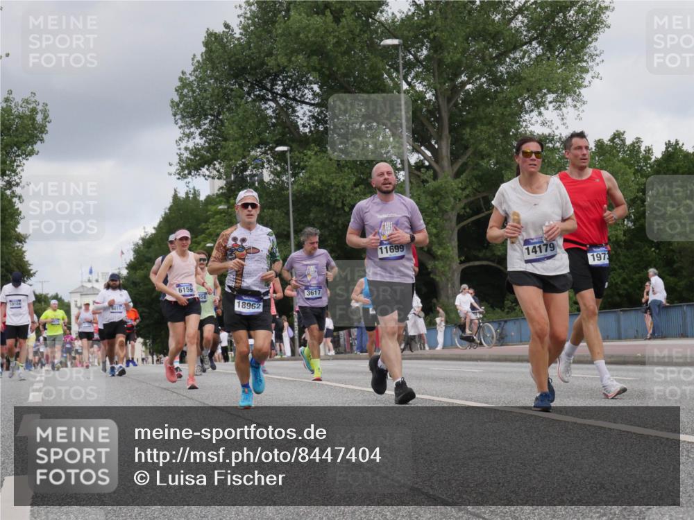 29.06.2025 - hella hamburg halbmarathon Luisa Fischer http://msf.ph/oto/8447404 29.06.2025 10:29:42 Kennedybrücke 10104, 9811, 6159, 3617, 358, 18962, 11699, 14179, 1973, 1973, 3617, 4267, 4358, 6159, 6637, 8281, 10465 meine-sportfotos.de
