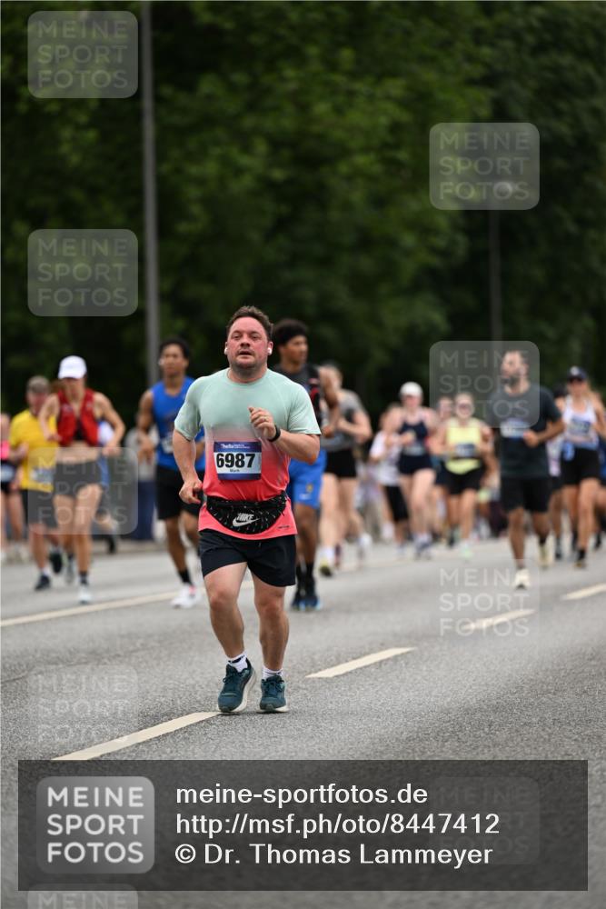 29.06.2025 - hella hamburg halbmarathon Dr. Thomas Lammeyer http://msf.ph/oto/8447412 29.06.2025 10:58:39 Kennedybrücke 2372, 2600, 2761, 3187, 3249, 3364, 4039, 4323, 4685, 4720, 4838, 5309, 5856, 5933, 6468, 6583, 6987, 7614, 7670, 7946, 7986, 9130, 9138, 9503, 9771, 10207, 11354 meine-sportfotos.de