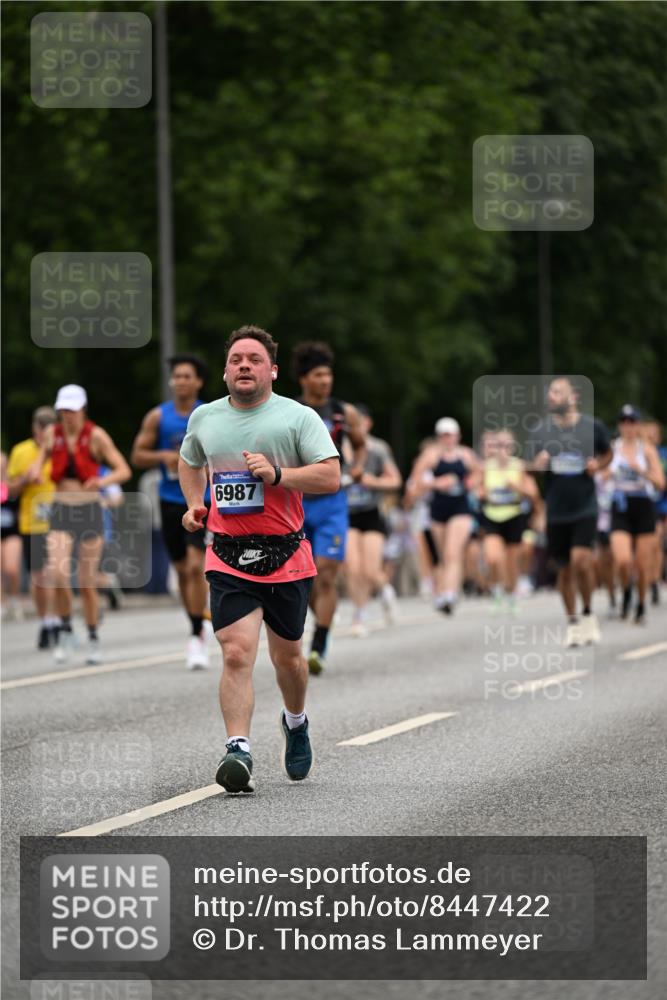 29.06.2025 - hella hamburg halbmarathon Dr. Thomas Lammeyer http://msf.ph/oto/8447422 29.06.2025 10:58:39 Kennedybrücke 2372, 2600, 2761, 3187, 3249, 3364, 4039, 4323, 4685, 4720, 4838, 5309, 5856, 5933, 6468, 6583, 6987, 7614, 7670, 7946, 7986, 9130, 9138, 9503, 9771, 10207, 11354 meine-sportfotos.de