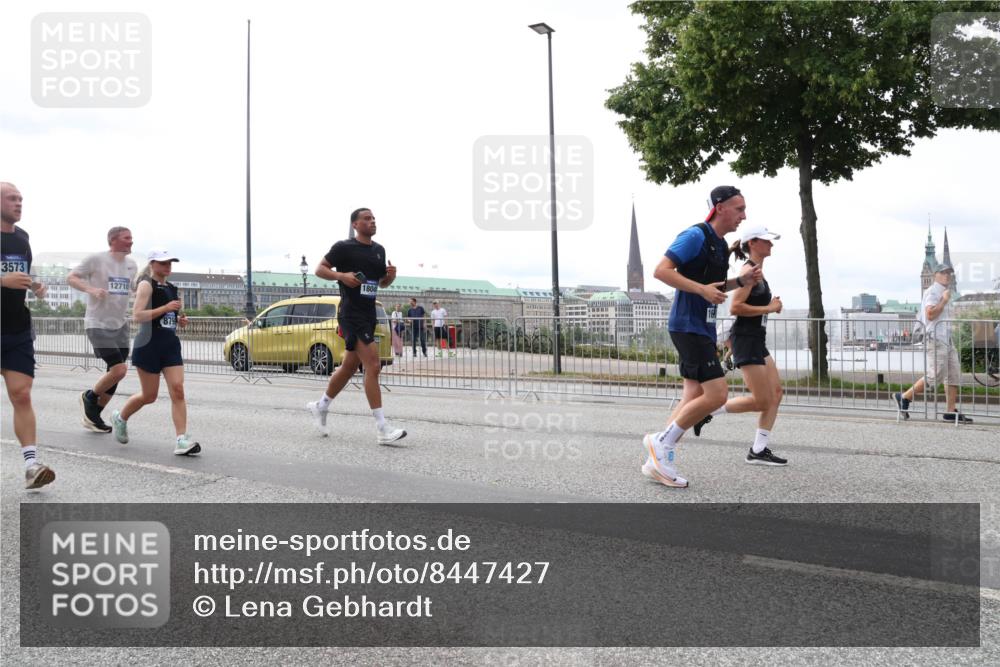 29.06.2025 - hella hamburg halbmarathon Lena Gebhardt http://msf.ph/oto/8447427 29.06.2025 10:30:15 Lombardsbrücke 3573, 1804, 12710, 1097, 1547, 1694, 2302, 2699, 2901, 3443, 3573, 3613, 4575, 4580, 4819, 5063, 5322, 6598, 6616, 6626, 8388, 8792, 8941, 9095, 10162, 10880, 11376, 12305, 12349, 12350, 12460, 12461, 12504, 12537, 12687, 12688, 12710, 13031, 13418, 14304, 14421, 15266, 15789, 15938, 16182, 16504, 16601, 16604, 16735, 16769, 16864, 17529, 18046, 18503, 18671 meine-sportfotos.de