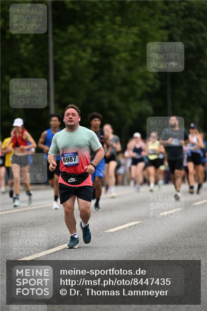 29.06.2025 - hella hamburg halbmarathon Dr. Thomas Lammeyer http://msf.ph/oto/8447435 29.06.2025 10:58:39 Kennedybrücke 2372, 2600, 2761, 3187, 3249, 3364, 4039, 4323, 4685, 4720, 4838, 5309, 5856, 5933, 6468, 6583, 6987, 7614, 7670, 7946, 7986, 9130, 9138, 9503, 9771, 10207, 11354 meine-sportfotos.de