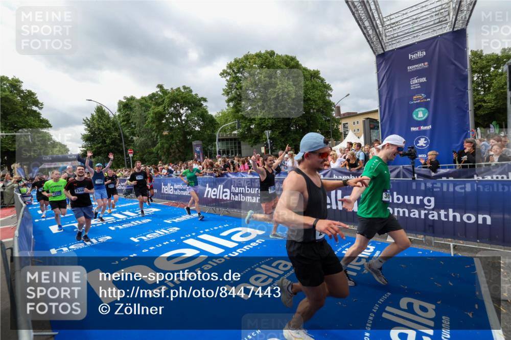 29.06.2025 - hella hamburg halbmarathon Zöllner http://msf.ph/oto/8447443 29.06.2025 10:58:04 Ziel 1200, 1611, 2025, 3093, 3141, 3575, 4319, 4579, 6531, 6892, 7159, 7189, 8089, 10036, 11832, 12378, 12773, 13465, 14881, 15090, 15527, 18762 meine-sportfotos.de