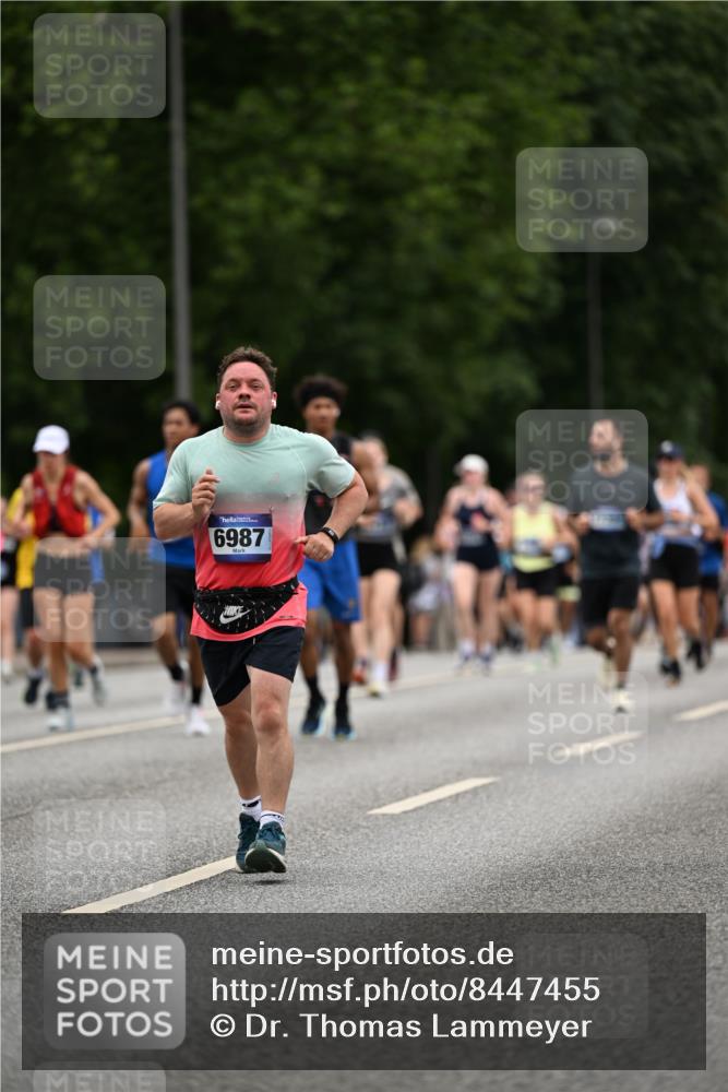 29.06.2025 - hella hamburg halbmarathon Dr. Thomas Lammeyer http://msf.ph/oto/8447455 29.06.2025 10:58:39 Kennedybrücke 2372, 2600, 2761, 3187, 3249, 3364, 4039, 4323, 4685, 4720, 4838, 5309, 5856, 5933, 6468, 6583, 6987, 7614, 7670, 7946, 7986, 9130, 9138, 9503, 9771, 10207, 11354 meine-sportfotos.de